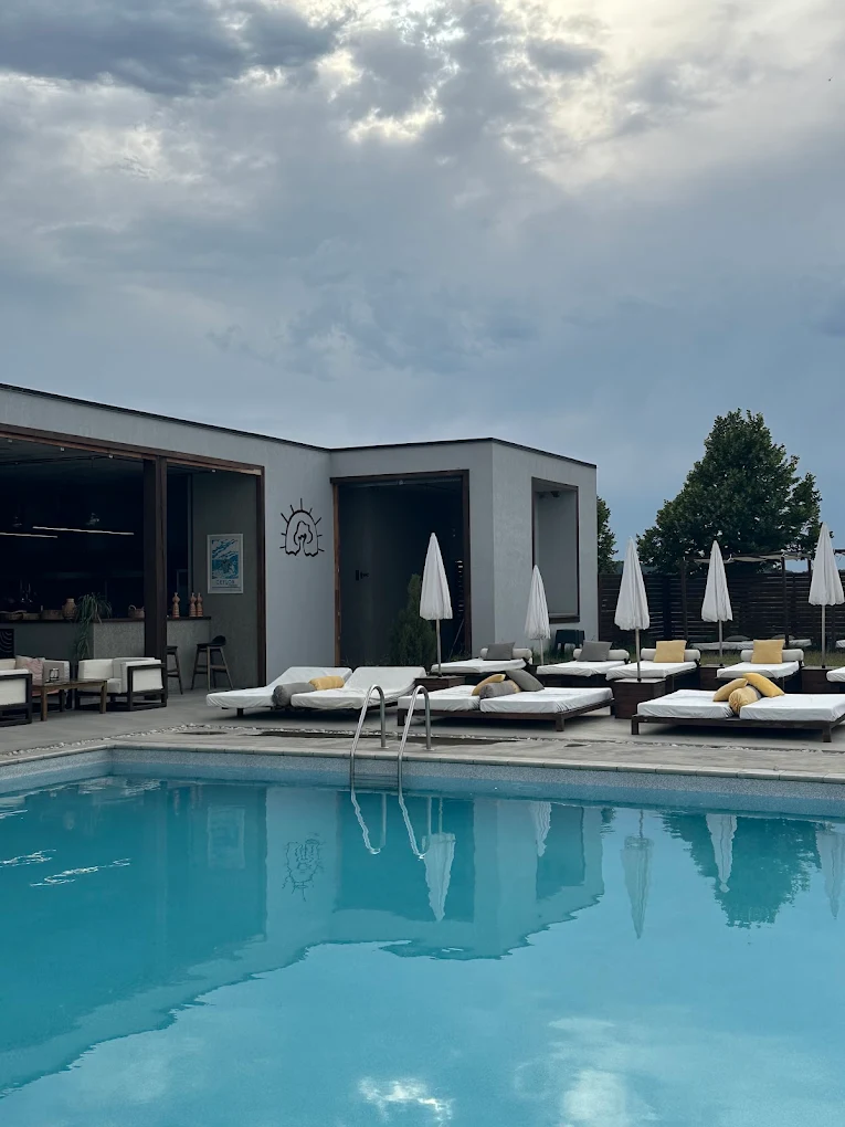 Pool atmosphere